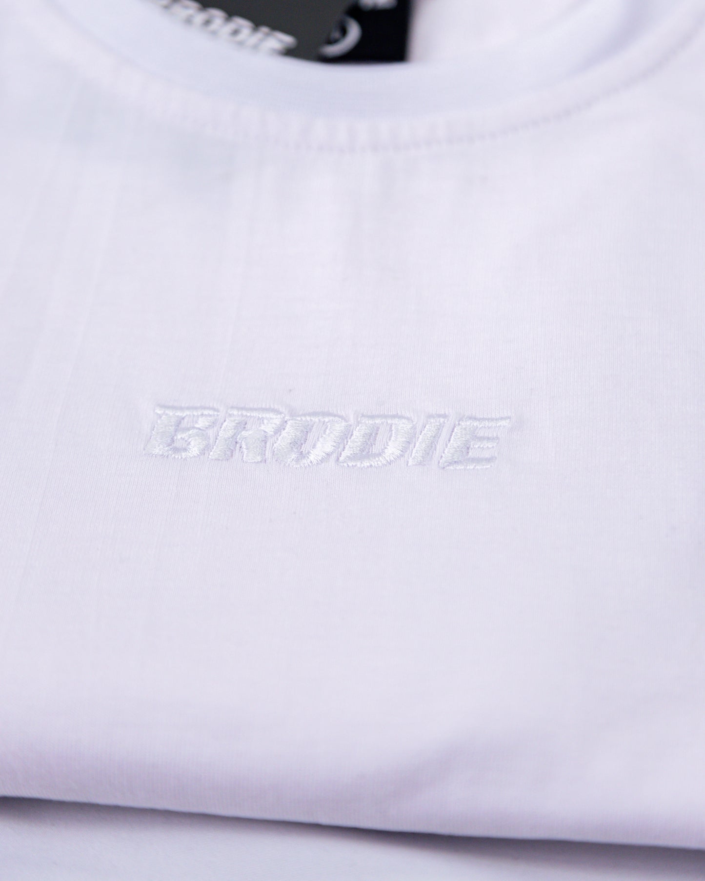 WHITE EMBROIDERED TEE